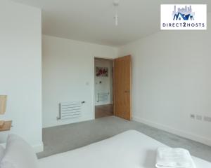 Stylish & Comfy One Bedroom Apartment By Direct2hosts in Great East London location!