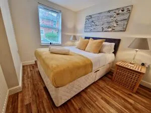 Stunning Luxury Serviced Apartment next to City Centre with Free Parking - Contractors & Relocators - Allesley