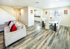 Large Condo Sleeps 10 near Downtown Los Angeles