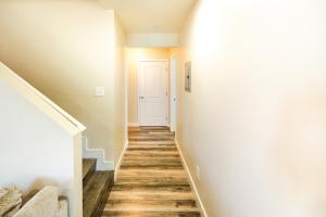 Large Condo Sleeps 10 near Downtown Los Angeles