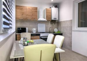 Центр посуточно Новая двухуровневая квартира da Luisa