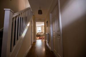 Pristine House- Central-3 Bedrooms House-parking-bbqstove-garden