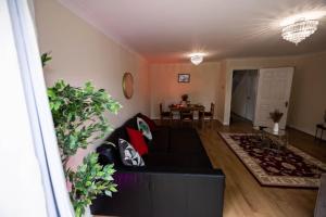 Pristine House- Central-3 Bedrooms House-parking-bbqstove-garden