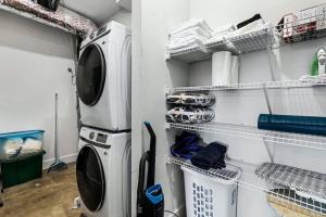 Brand New Condo near downtown Nash w washer dryer