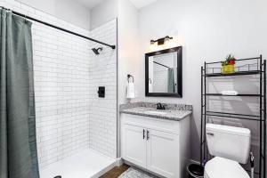 Brand New Condo near downtown Nash w washer dryer