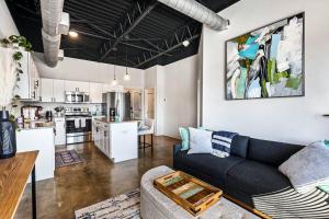 Brand New Condo near downtown Nash w washer dryer