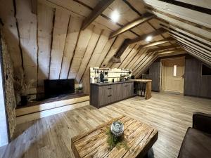 Loft Na Stodole z jaskinią SPA - Osada Jaworzyny