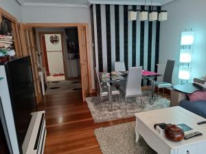 Karmelo junto al metro