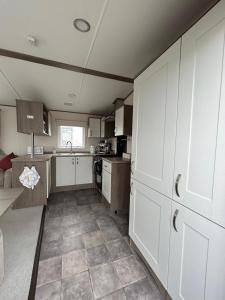 Delightful 2 bedroom Caravan, Pencnwc, New Quay