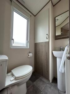 Delightful 2 bedroom Caravan, Pencnwc, New Quay