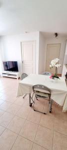 Appartements Charmant 2 pieces avec stationnement gratuit : photos des chambres