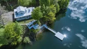 Lakefront Cottage - Spacious House with Private Dock - Elf