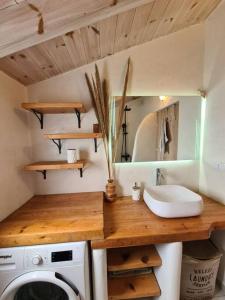 Lemonia Apartment with yard