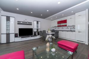 Luxury Apartment Purple Summer Sea view