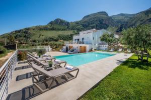 Villa Maria con piscina e vista mare