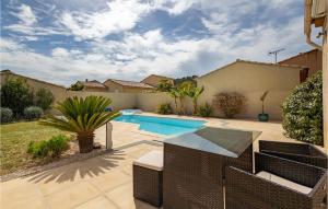 Maisons de vacances Amazing Home In La Crau With Outdoor Swimming Pool, Wifi And 3 Bedrooms : photos des chambres