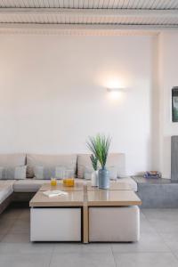 Villa Azzuro on Faragas Beach