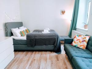 Central 2 bedroom flat for families & calm guests