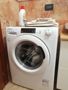 Orizzonte Marino Giallo Angolo solare verso la laguna