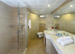 Suite room in Fortuna Beach Hotel