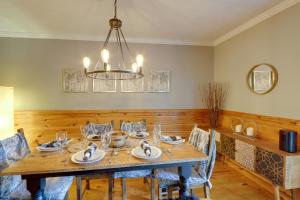 Blue Ridge Getaway with Hot Tub and Seasonal View!