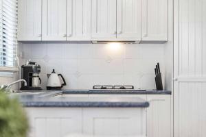 Bonnyvale Beach Shack- Pet friendly, walk to the beach!