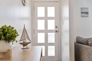 Bonnyvale Beach Shack- Pet friendly, walk to the beach!