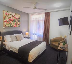 Queen Room room in Mariners Court Hotel