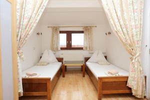 Apartments and rooms by the sea Nemira, Omis - 2781