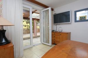 Apartments and rooms by the sea Nemira, Omis - 2781