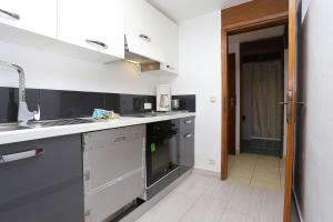 Apartments and rooms by the sea Nemira, Omis - 2781