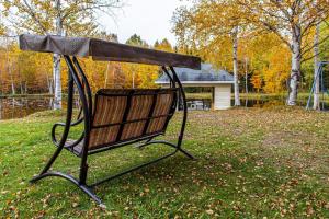 Chalet le Coyote Lac, Micro Ferme, Sentier Du Domaine, Vue Sur Les Monts, Idéal 2 4 Personnes