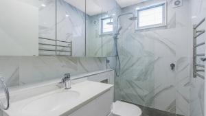 Hillside Hideaway - Wifi & Pet Friendly