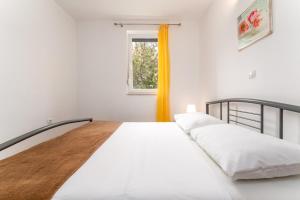 Apartments with parking space Baska, Krk - 13907