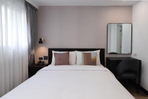 Phòng Đôi Loại Sang (Deluxe Double Room)