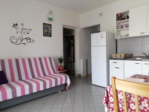 Apartments with parking space Palit, Rab - 14996