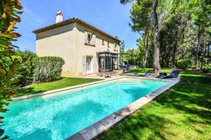 Les Mas et Villas de Pont Royal en Provence - maeva Home - Villa 5 Pieces 8 Personnes avec piscine privee et vue sur le golf - Exclusive - super Home MAE-6074 : photos des chambres
