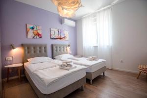 Villa Lumaka Sun - Amazing Home In Brodarica with 4 Bedrooms, Wifi, Outdoor Swimming Pool and Heated 