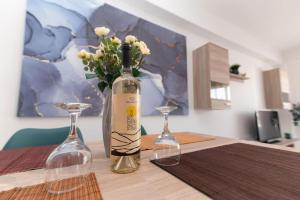 Lovely 2-bedroom apartment with a city view (F10)