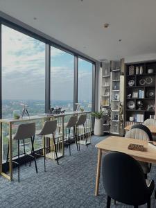 new sky pool gym sauna condo with 1 bedroom in city