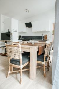 Trendy chalet aan visvijver