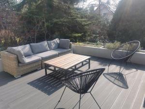 Spacious 3 Bedroom Family Oasis with Sauna, 20 min from Warsaw