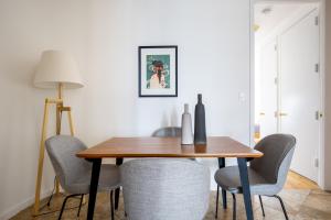 Sutton Place 2BR w Gym Pool DM nr Central Pk NYC-464