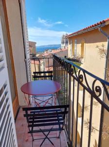 Appartements Love nest with sea view in the heart of the Panier : Appartement