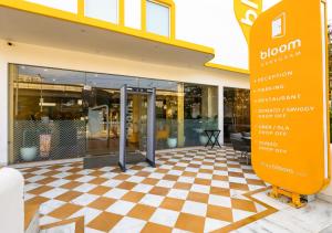 Bloom Hotel - Golf Course Road, Sector 43
