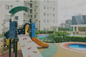 Homey 2 BR Unit wPool in Avida IT Park