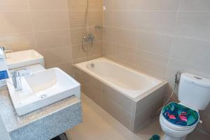 A2J Luxury Uptown 3BR Suite Near Uptown Mall