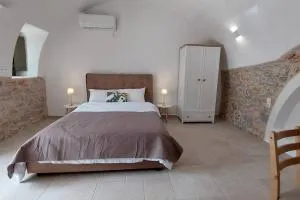 200 year old 'Kamara Suite' with private garden - Pirgos Dhirou