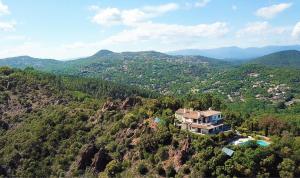 Maisons de vacances SUPERBE VILLA AVEC PISCINE VUE MER POUR 6 PERSONNES : photos des chambres