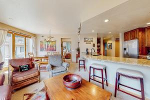 Evergreen Retreat, Unit 101